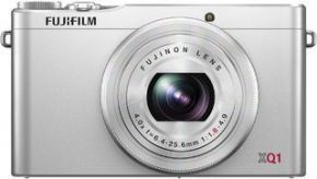 Цифровой фотоаппарат FujiFilm XQ1 серебро (silver)