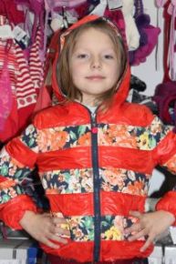 Гламурная куртка-ветровка для девочки на тонком синтепоне