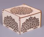 Узорчатая коробка из фанеры для сладостей 130х130х75