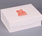 Белая коробка мундиор с логотипом 300х240х100