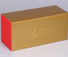 Красная подарочная коробка карбон с чехлом под золото