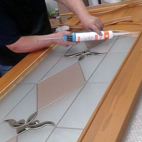 Замена и реставрация мебельного стекла